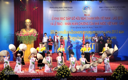 Во Вьетнаме открылась встреча между вьетнамской и лаосской молодежью – 2013