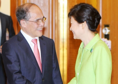 Председатель НС СРВ Нгуен Шинь Хунг нанес визит вежливости президенту Республики Корея