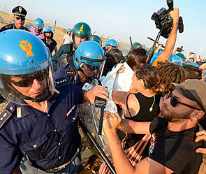 Итальянцы приняли участие в акции протеста строительства новой базы США