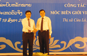 Подведены итоги работы по реконструкции пограничных столбов на вьетнамо-лаосской границе