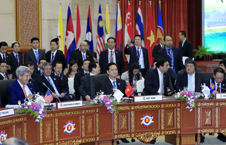 США и Япония призывают к скорому разрешению территориальных споров в Восточном море