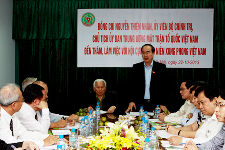 Наибольший приоритет отдаётся людям, имеющим заслуги перед Родиной