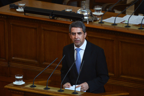 Президент Болгарии желает поднять отношения с Вьетнамом на уровень стратегического партнерства