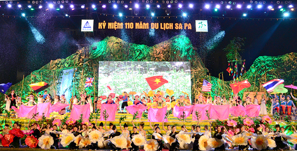 В провинции Лаокай празднуют 110-летие развития туризма городка Шапа