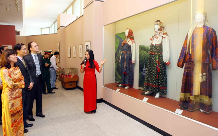 В Ханое открылась выставка «Русские красавицы и народная душа»