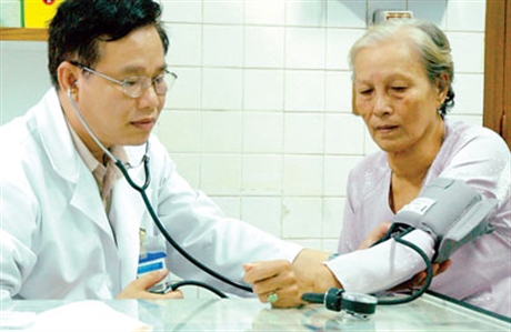 Политика медицинского страхования содействует обеспечению социальной зашиты населения