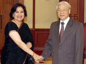 Генсек ЦК КПВ Нгуен Фу Чонг принял посла Индии во Вьетнаме