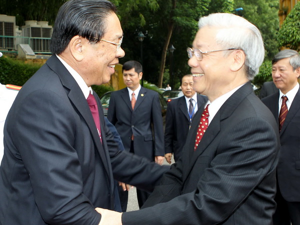 Вьетнамские руководители направили поздравления с Днём независимости Лаоса