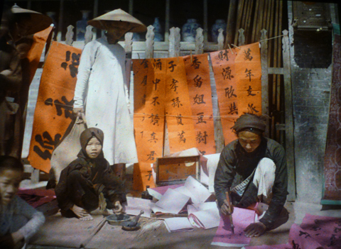 В Ханое открылась выставка старейших цветных фотографий столицы