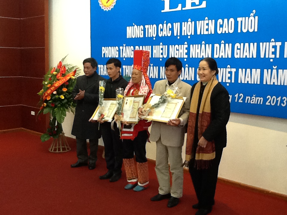 В Ханое вручены призы победителям конкурса народного искусства 2013 года