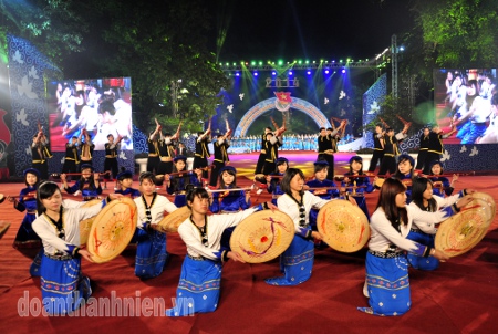 Во Вьетнаме оживленно проводятся новогодние мероприятия-2014