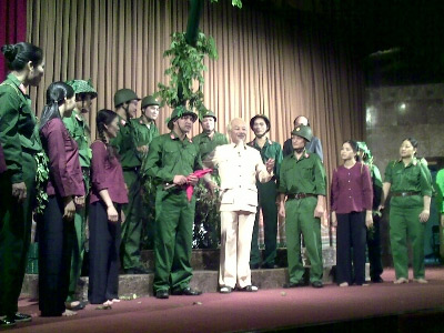 Артист Ван Тан - 40 лет связан с образом президента Хо Ши Мина