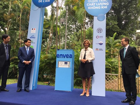 Франция установила станцию контроля загрязнения атмосферы в Ханое