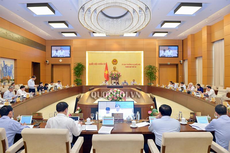 ПК НС СРВ обсудил доклад о социально-экономическом положении страны и исполнении госбюджета