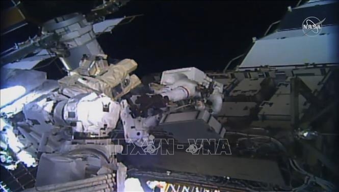 Впервые выход в открытый космос совершили женщины-астронавты