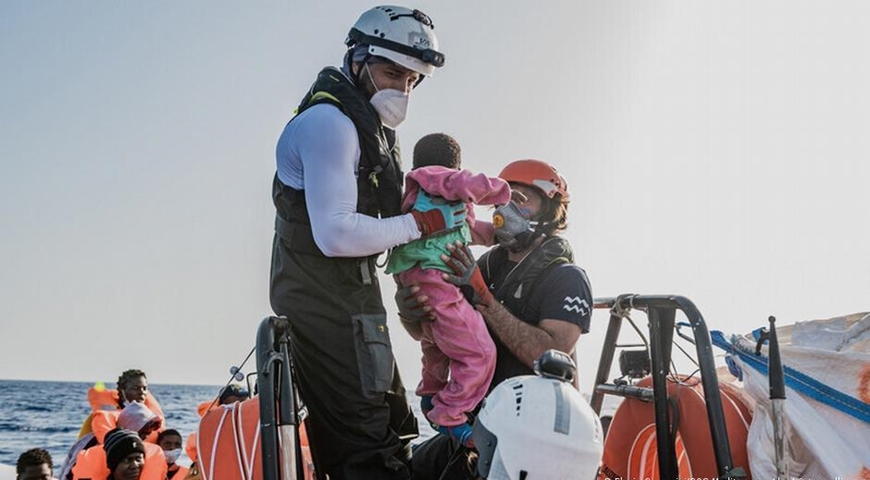 700 мигрантов спасены при попытке пересечь Средиземное море