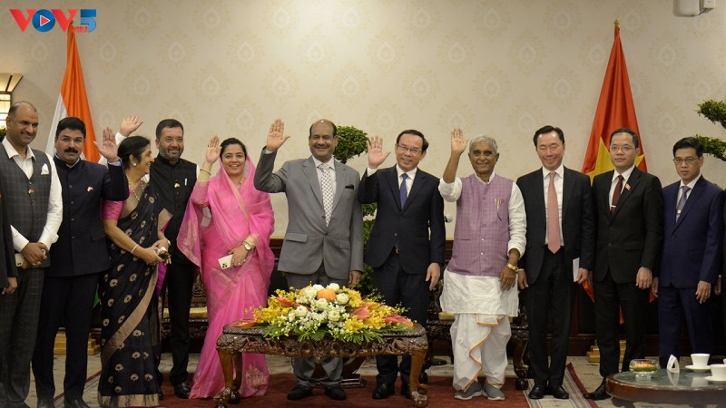 Секретарь парткома города Хошимина принял спикера Народной палаты парламента Индии Ома Бирлу