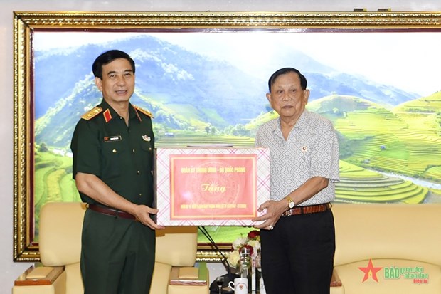 Руководители Партии и Государства навестили ветеранов войны по случаю 75-й годовщины Дня инвалидов войны и павших фронтовиков