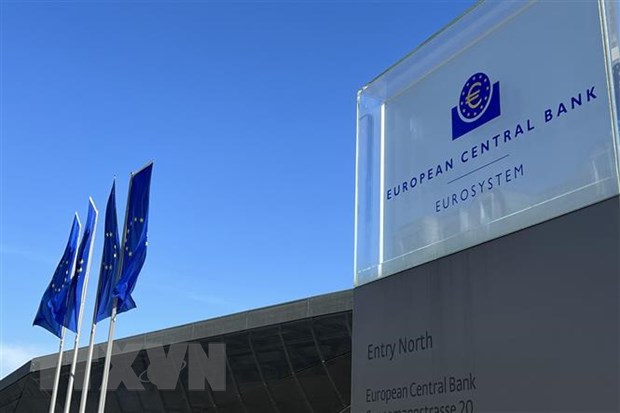 ЕЦБ в третий раз повышает процентные ставки до рекордного уровня для борьбы с инфляцией