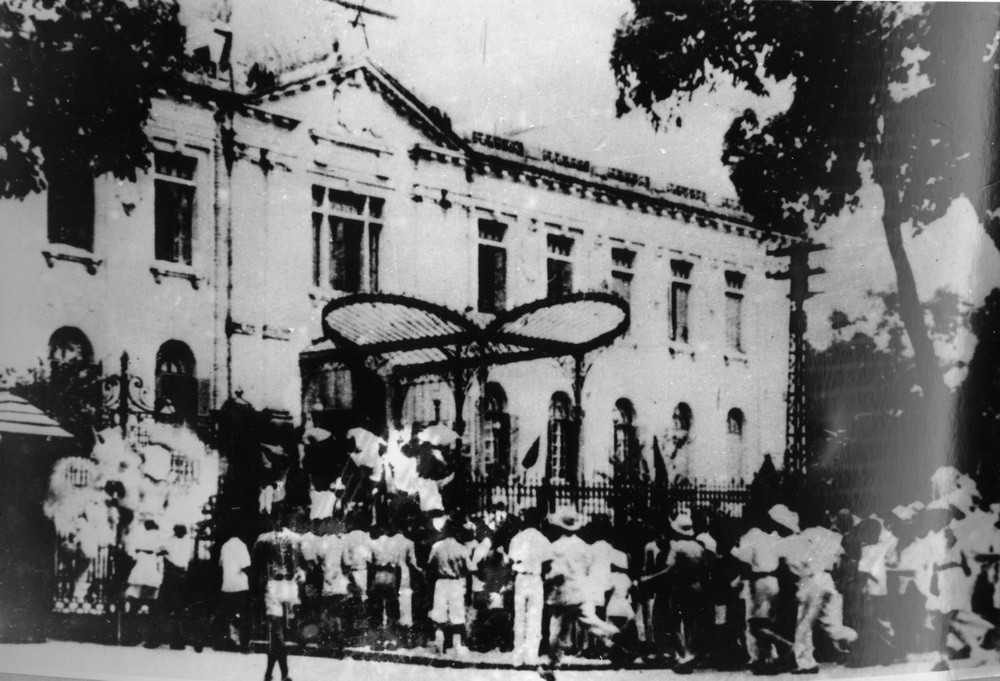 Международные ученые: Августовская революция — историческая неизбежность