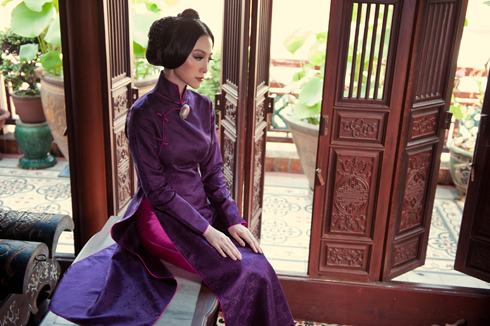 Linh Nga lên xe hoa cuối năm 2010, khi ở tuổi 25.