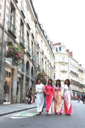  Phó nháy pờ - rồ...