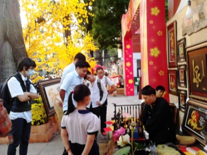 Phố ông đồ - nét xưa của mùa xuân hiện đại
