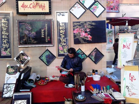 Phố ông đồ - nét xưa của mùa xuân hiện đại