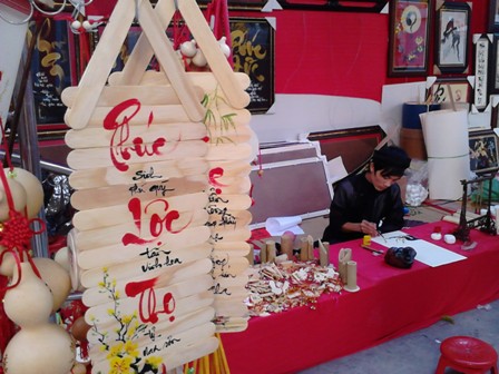 Phố ông đồ - nét xưa của mùa xuân hiện đại