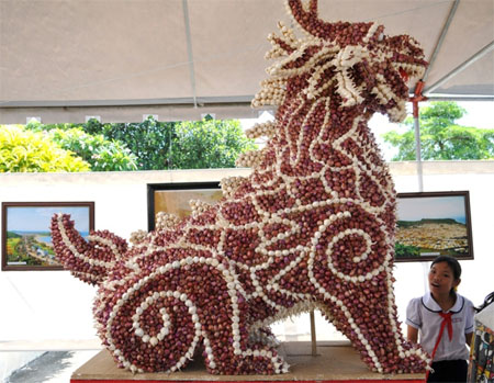 Phụng, Lân làm từ tỏi và hành