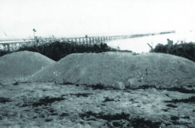 Cầu tàu trên quần đảo Hoàng Sa, nơi vận chuyển phốt - phát lên tàu, chở vào đất liền.