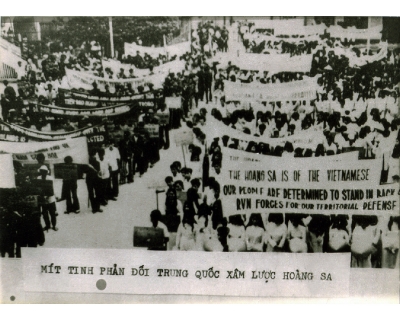Mít - ting phản đối Trung Quốc xâm lược quần đảo Hoàng sa của Việt Nam năm 1974.