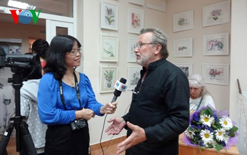 nu hoa si viet va nhung buc hoa mau nuoc an tuong ve nuoc nga hinh 2