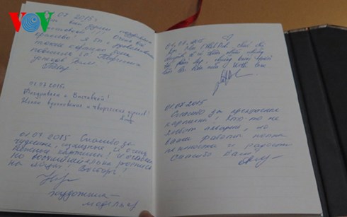 nu hoa si viet va nhung buc hoa mau nuoc an tuong ve nuoc nga hinh 3