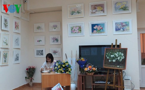 nu hoa si viet va nhung buc hoa mau nuoc an tuong ve nuoc nga hinh 0