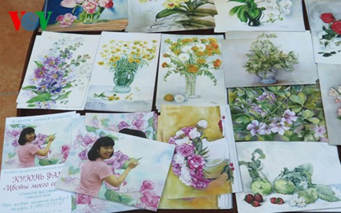 nu hoa si viet va nhung buc hoa mau nuoc an tuong ve nuoc nga hinh 1