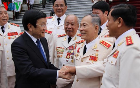chu tich nuoc gap mat tuong linh cong an qua cac thoi ky hinh 1