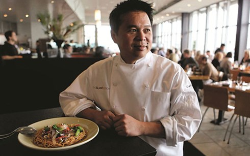 nguoi ghi ten mon viet vao van hoa my hinh 0