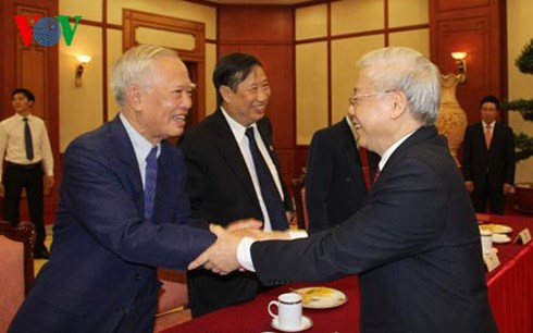 tong bi thu nguyen phu trong tiep cac the he can bo ngoai giao hinh 1