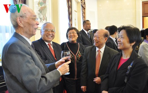 kieu bao viet nam cung nhan sy trung quoc huong ve ngay quoc khanh hinh 1