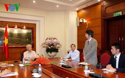 tong bi thu tra loi phong van bao chi truoc chuyen tham nhat ban hinh 3