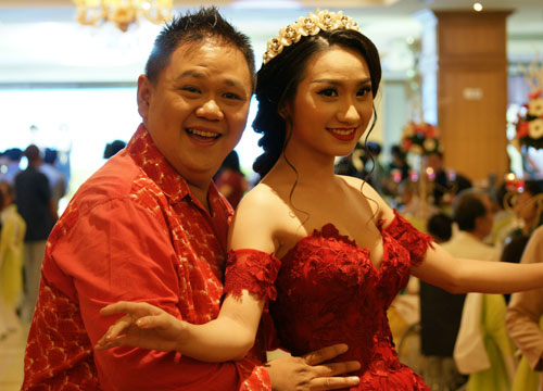 nghe-si-kim-cuong-chu-hon-cho-40-doi-vo-chong-khuyet-tat-7