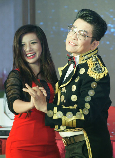 nghe-si-kim-cuong-chu-hon-cho-40-doi-vo-chong-khuyet-tat-5