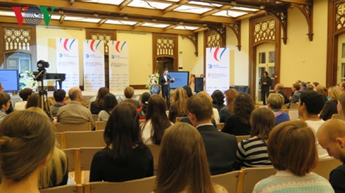 trao giai cuoc thi giao vien nuoc ngoai day tieng nga xuat sac nhat hinh 2