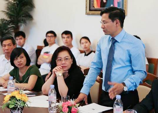 TS. Nguyễn Phúc Hiền phát biểu tại buổi họp báo công bố chính thức Hội trại thanh niên sinh viên châu Âu lần thứ nhất, tháng 8/2015.