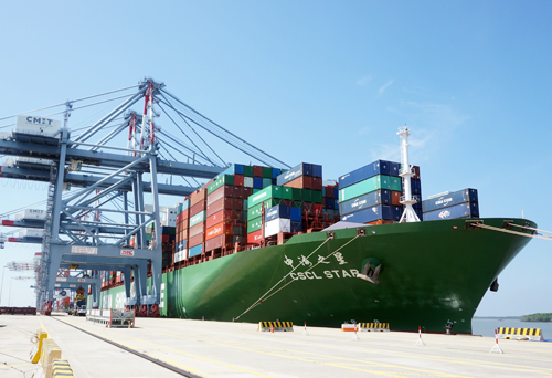 Tàu container CSCL Star với tải trọng gần 160.000