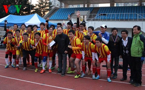 han quoc: soi dong giai bong da icfood cup 2015 cua sinh vien viet hinh 1