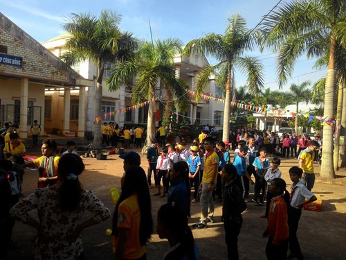 Vào 3 ngày 31/1 1 và 2/2/2016 vừa qua, hội du học sinh Việt Nam tại Melbourne đã kết hợp với trường đại học Y Khoa Phạm Ngọc Thạch đã tổ chức thành công chương trình Xuân Yêu Thương Tết Biên Giới 2016 tại xã Phước Minh huyện Bù Gia Mập tỉnh Bình Phước.