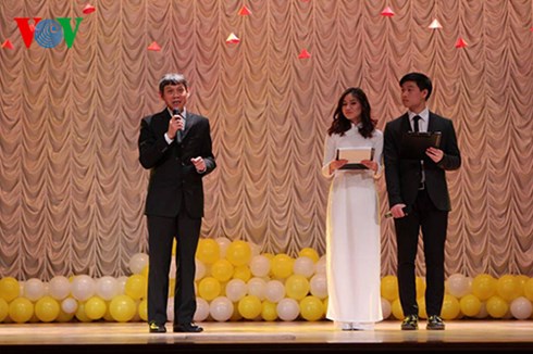 sinh vien viet nam tai nga giao luu van nghe mung thang thanh nien hinh 1