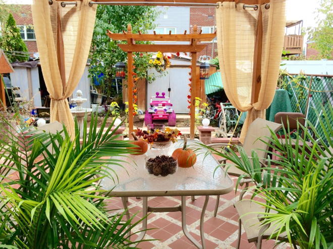 Khu vườn nhỏ gợi nhớ quê nhà của gia đình Việt ở Mỹ